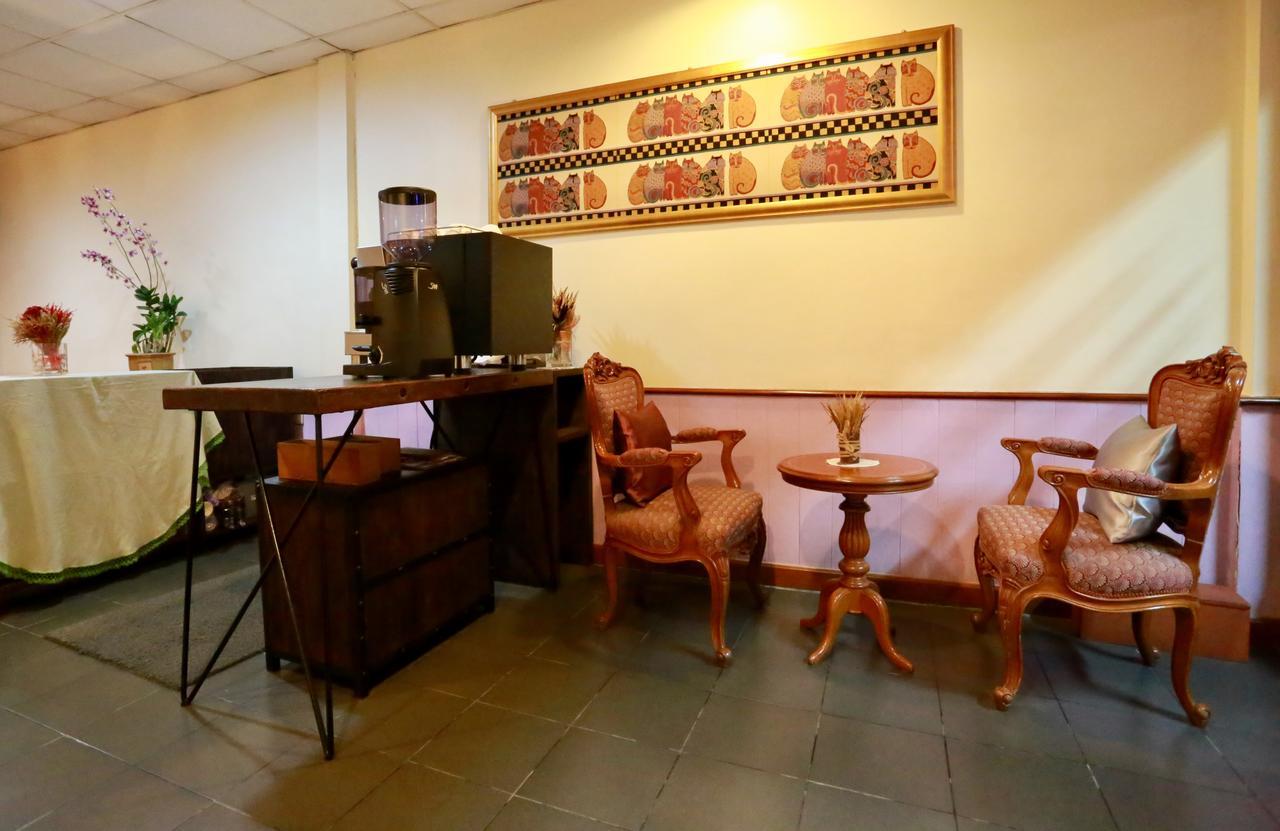 Travel Lodge Surawong (Adults Only) バンコク都 エクステリア 写真