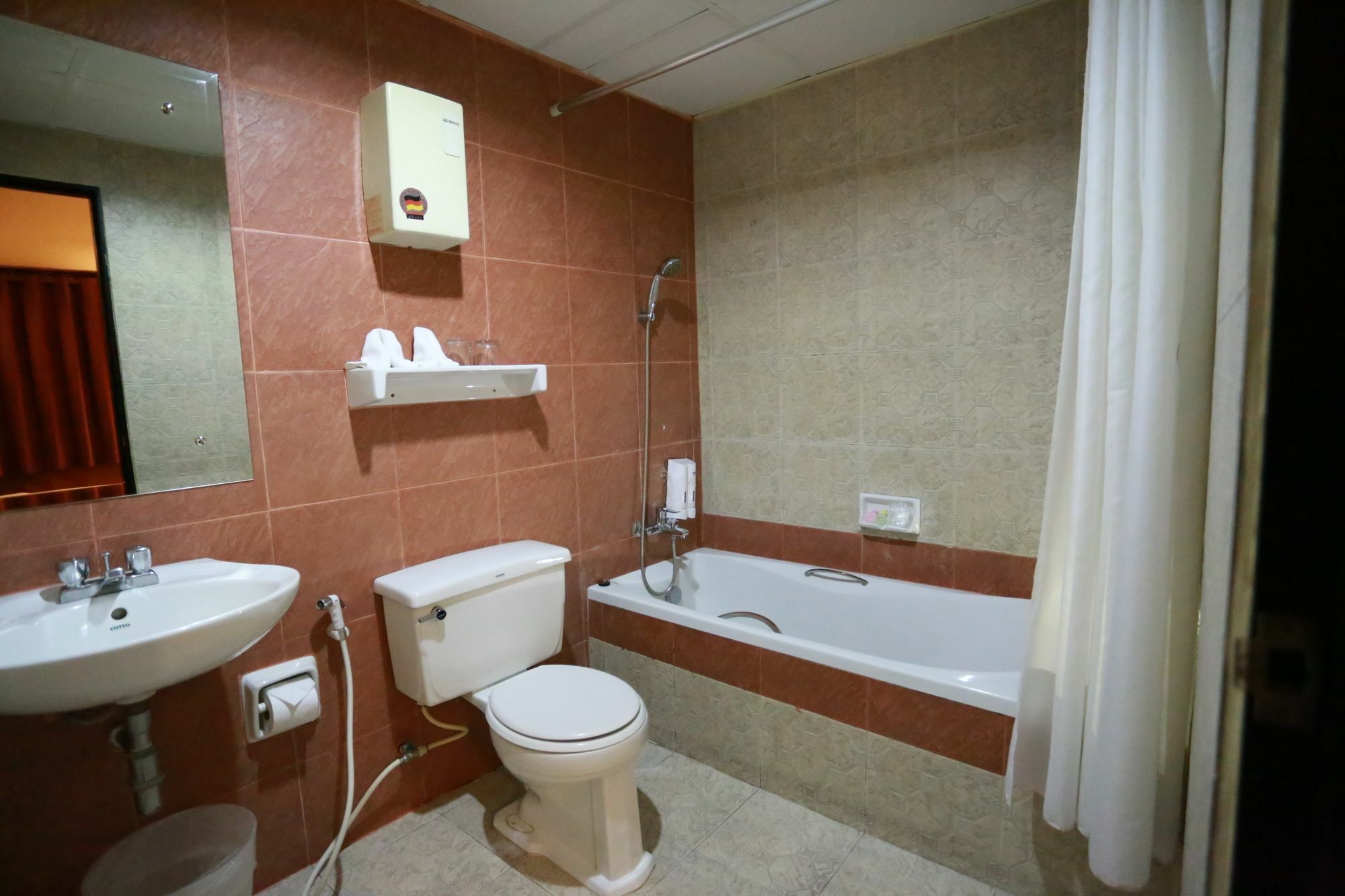 Travel Lodge Surawong (Adults Only) バンコク都 エクステリア 写真