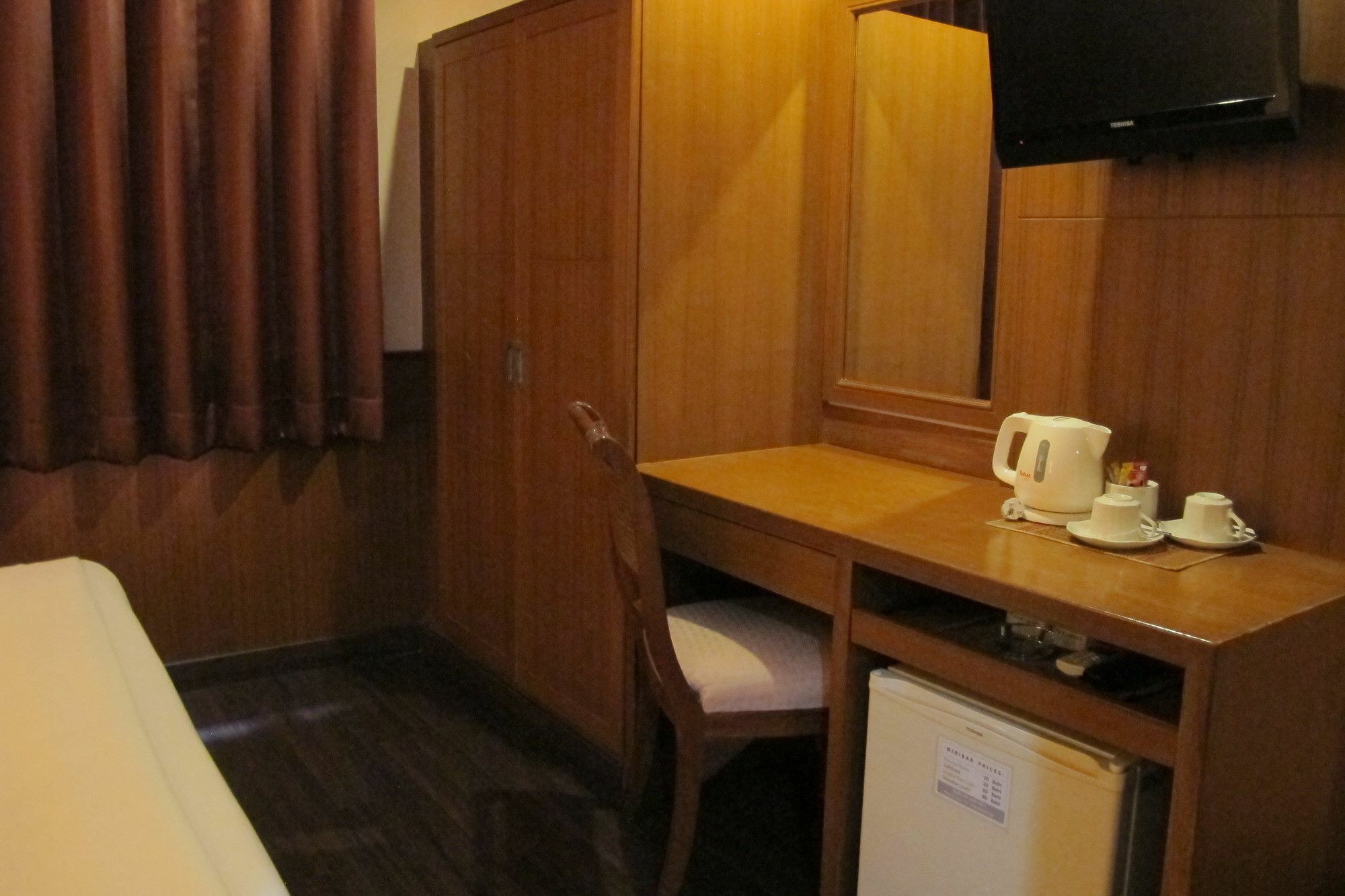 Travel Lodge Surawong (Adults Only) バンコク都 エクステリア 写真