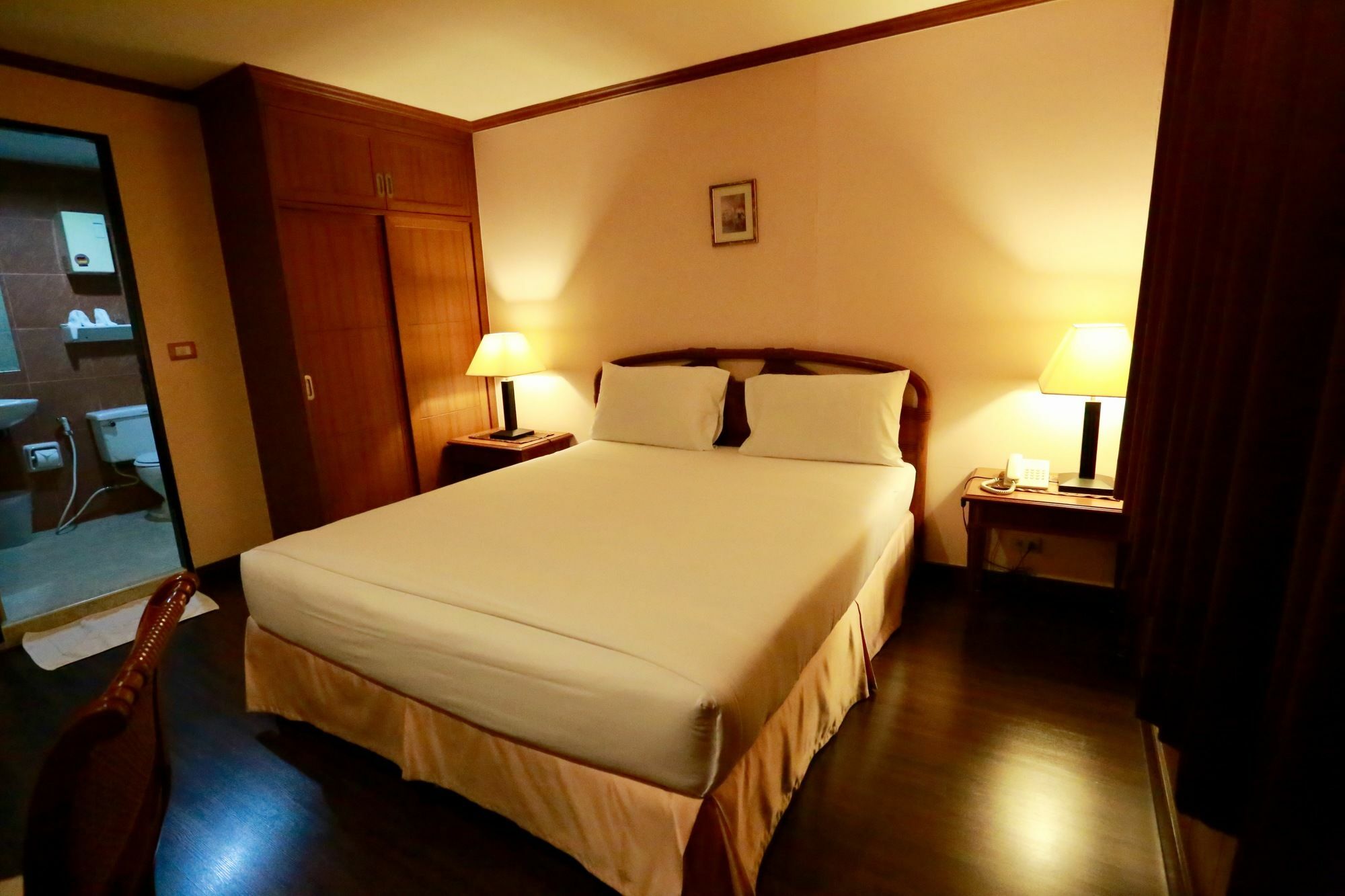 Travel Lodge Surawong (Adults Only) バンコク都 エクステリア 写真